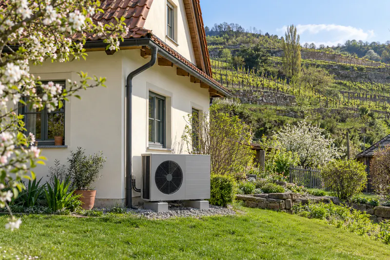 Wärmepumpe an einem Haus in der Wachau, gefördert nach den Regeln 2026